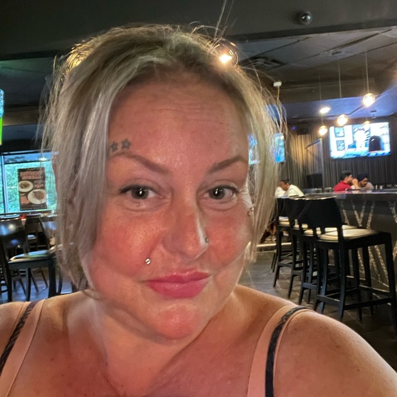 Meet your Posher, Charmagne - Picture 2 of 3